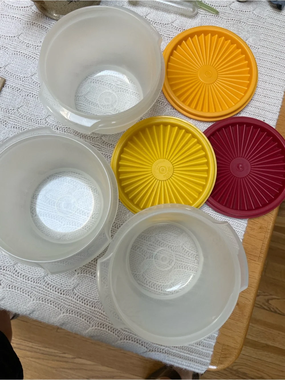 Tupperware vtg servalier